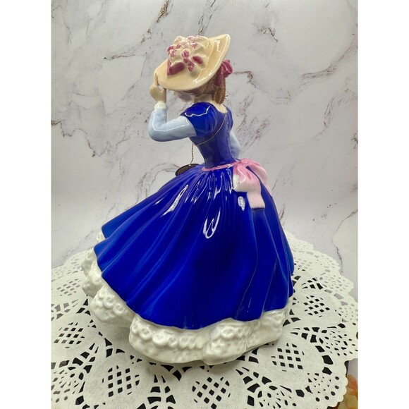 Royal Doulton Mary HN3375 Figure of the Year 1992 England EXCELLENT CONDITION - Picture 4 of 14